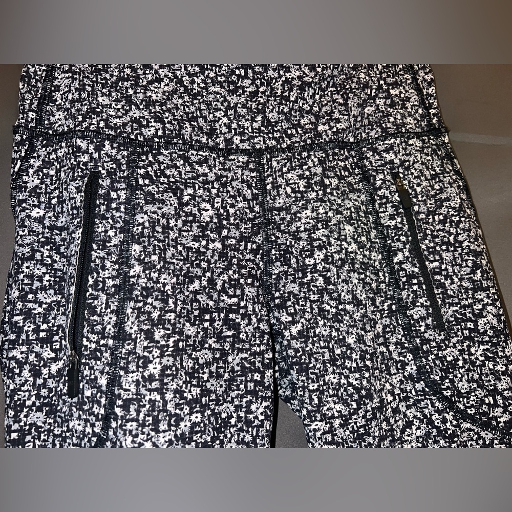 lululemon invigorate tight daisy dust alpine - Picture 7 of 9